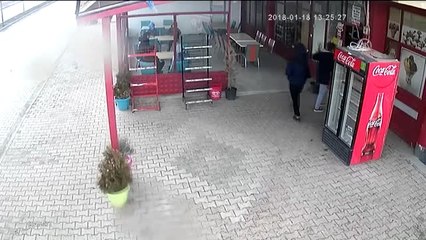Asma Tavan Müşterilerin Üzerine Çöktü