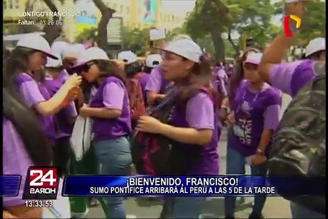 Fieles se congregan en la Nunciatura Apostólica para dar bienvenida al papa Francisco
