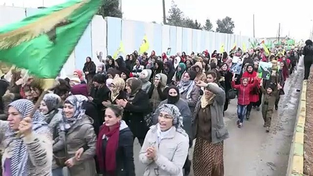 Des Kurdes syriens manifestent suite aux menaces de la Turquie