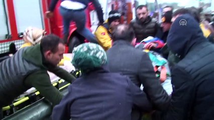 Kazada ağır yaralanan sürücünün telefonuna itfaiye eri baktı - ZONGULDAK