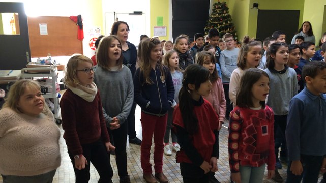 Les enfants de Claude-Marquet chantent « À l’école »
