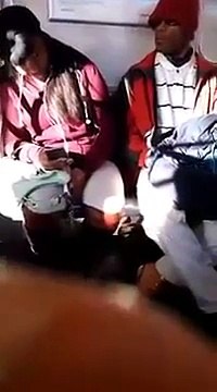 Un homme surpris dans le métro de New York en train de faire un truc très bizarre... FLAG