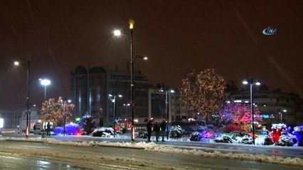 Yoğun kar yağışı kartpostallık görüntüler oluşturdu