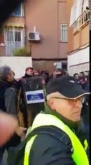 Los mossos para desahuciar unos abuelos son muy valientes, ¿El 1 de octubre donde estaban?