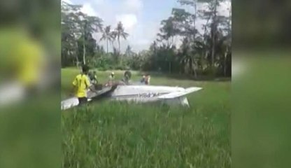 Siswa Sekolah Terbang Halangi Peliputan Pesawat Jatuh