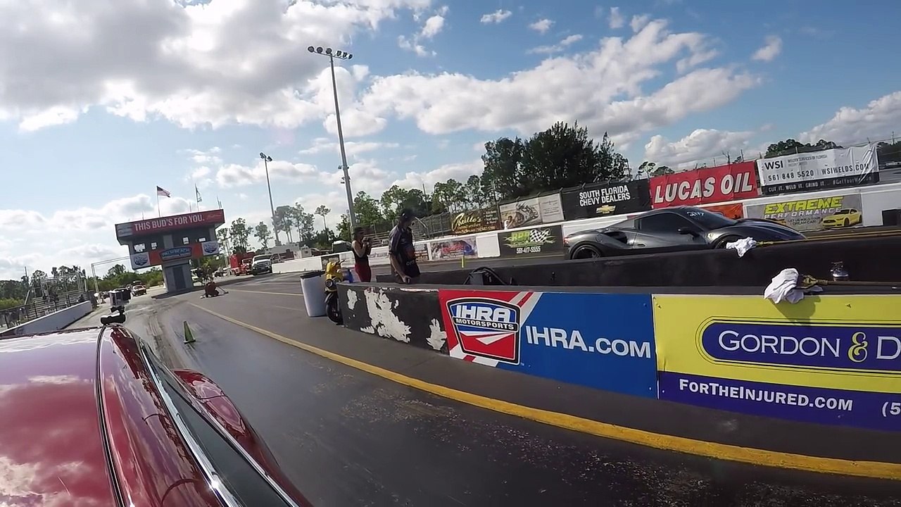 Tesla Model S P100D Ludicrous vs Ferrari 488 GTB Spider 1/4 Mile Drag Race