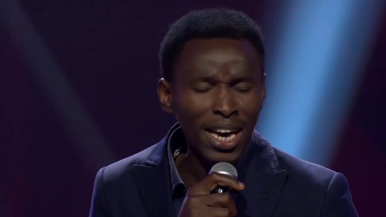 Victor Thompson sings “I knew You Were Trouble” _ Blind Auditions