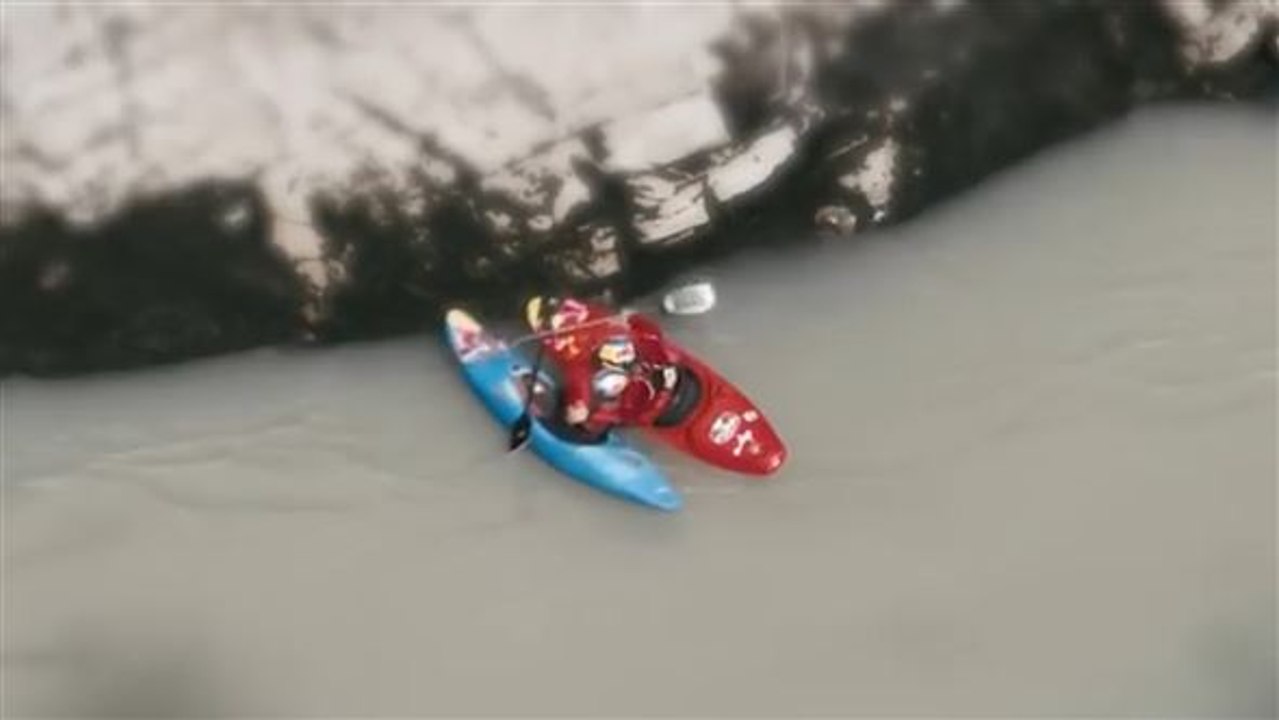 Wilde wasserfälle: objektiv zaubert mini-kajakfahrt
