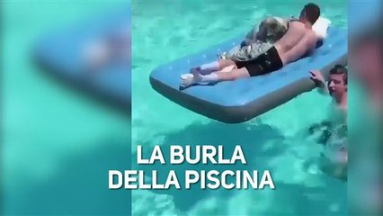 Va a dormire e finisce in piscina