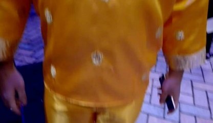 Kostum Minang Vicky di Pesbukers