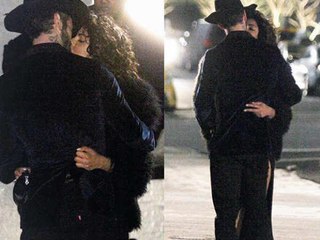 பிரியங்கா சோப்ரா ஆலன் பவல் முத்தம் கொடுக்கும் புகைப்படம் வைரல்