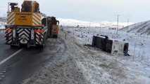 Yolcu otobüsü şarampole devrildi: 38 yaralı - KONYA