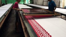 Tahap Stamping Pembuatan Batik Printing di Batik Klasik Solo