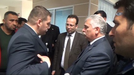 Vali Aziz Yıldırım: 'Şu anda 6 kardeşimiz hayatını kaybetmiş, 29 kardeşimiz de yaralı durumda'