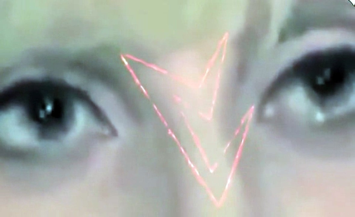 Lady Gaga ojos reptilianos