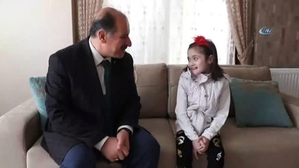 Onun Evi, Koltukları, Odası Sınıfı Oldu...evde Eğitim Gören Meryem, Karnesini Aldı