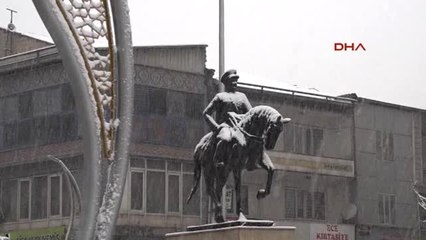 Hakkari'de 15 Köy, 42 Mezra Yolu Ulaşıma Kapandı