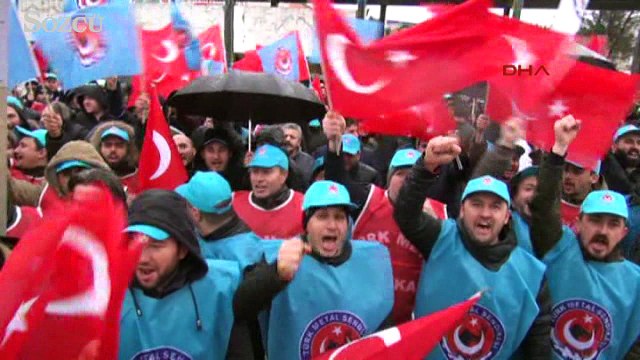 Metal işçilerinden tabutlu eylem