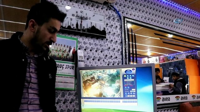 Tamir ettiği tablet elinde patladı, patlama anı kamerada