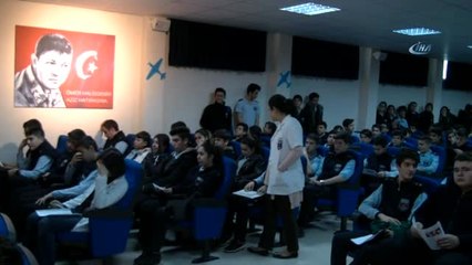 Karne Sevinçlerini Boeing 737-400 Tipi Yolcu Uçağının Önünde Kutladılar