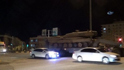 Tanklar Öncüpınar'dan Suriye'ye geçiş yaptı