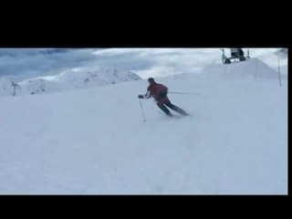 Je descends les pistes avec mes skis [teaser]