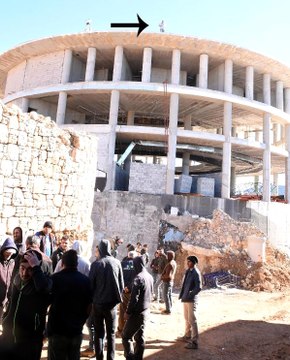 Parasını Alamayınca Çalıştığı İnşaatın Çatısına Çıkıp İntihara Kalkıştı