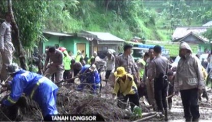Tebing 30 Meter Longsor Akibatkan Macet 7 KM