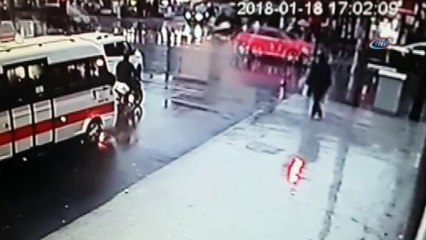 Vakıf müdürüne baltalı saldırı kamerada