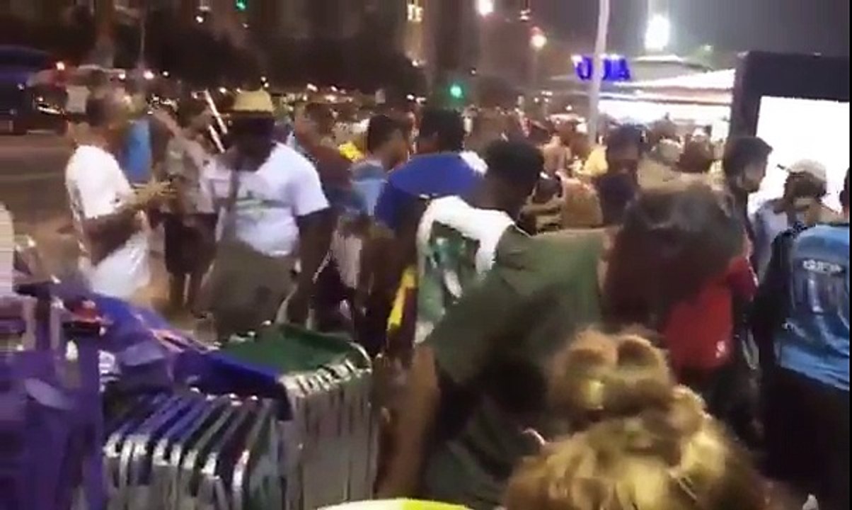 Motorista invade praia em Copacabana, atropela pedestres