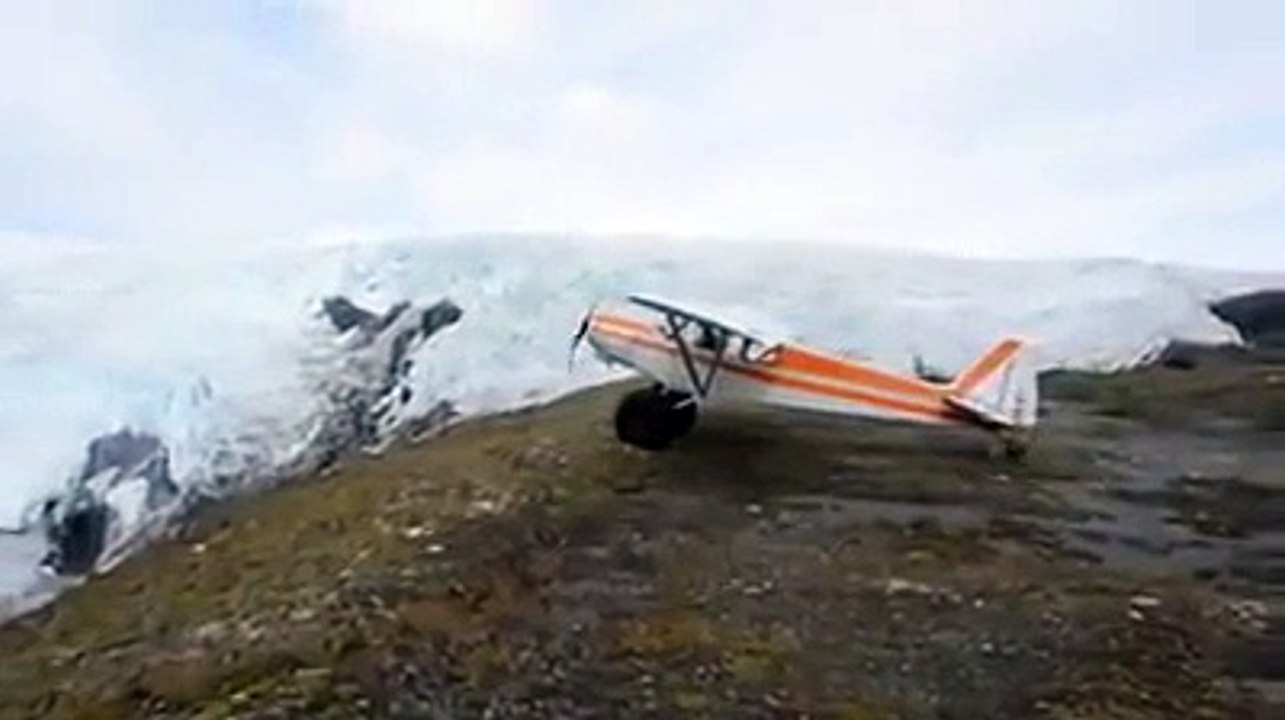 Ce pilote tente un décollage impossible... Va-t-il réussir ou non!