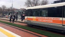 Tramvayın çarptığı polis memuru yaralandı - GAZİANTEP
