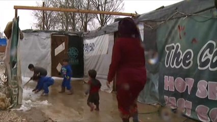 شتاء قاس على اللاجئين السوريين ونقص بالتمويل