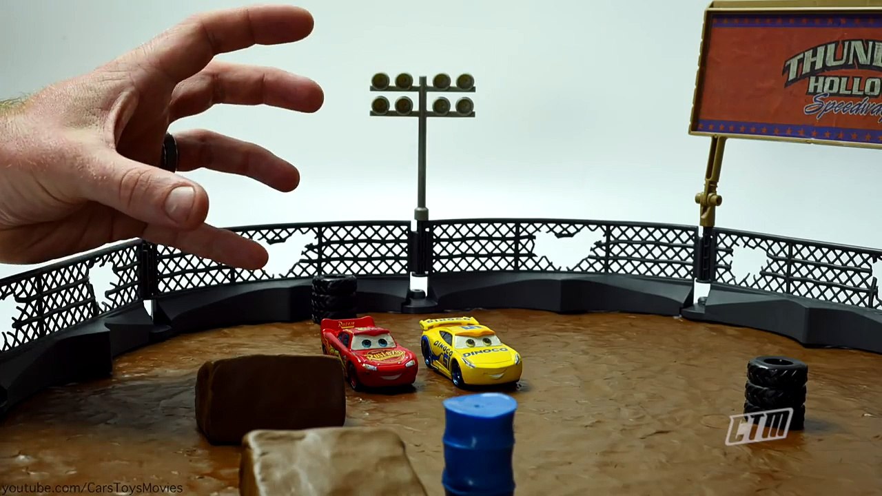 CRASH & SMASH Cars 3 Thunder Hollow Demolition Derby Crazy 8 Race Lightning McQueen Miss Fritter