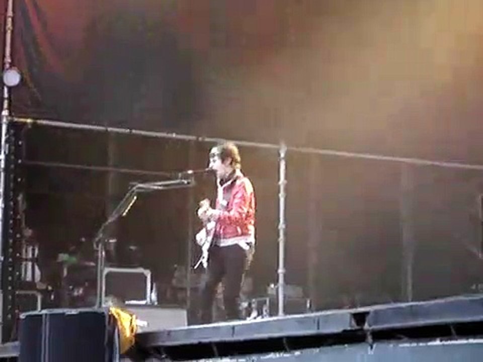 Muse - Hysteria (clip), Quart Festival, Kristiansand, Norway  7/8/2006