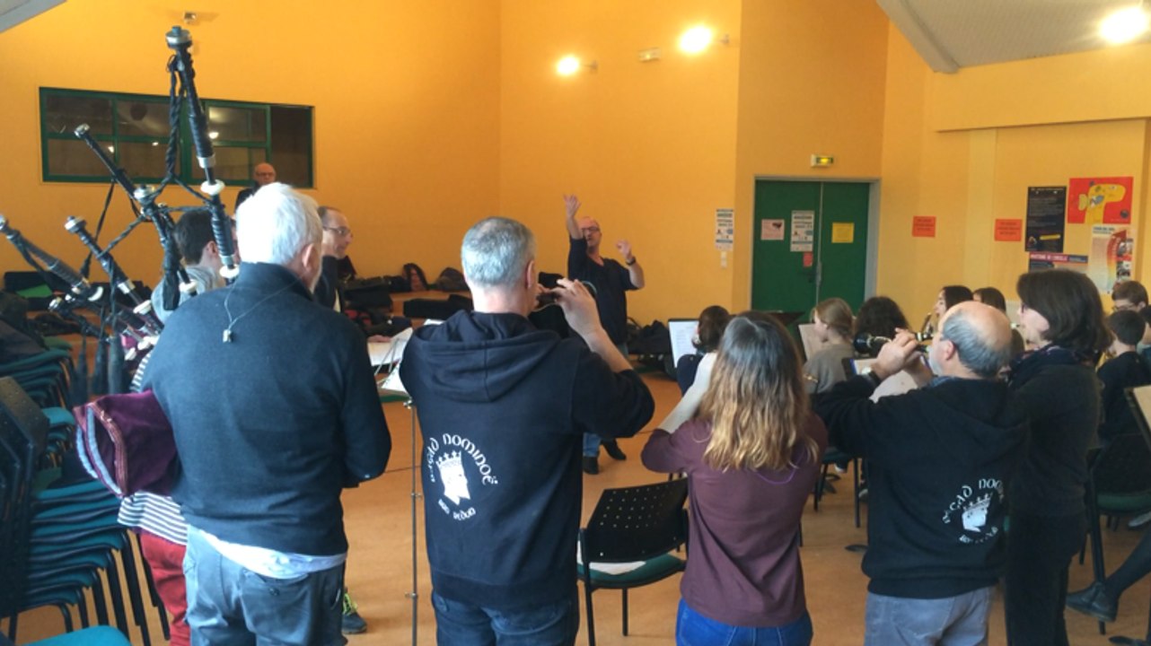 Dans les coulisses de la répétition du bagad avec l'orchestre d'harmonie junior du conservatoire