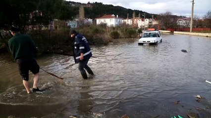 Karadeniz'de dev dalgalar sahil şeridindeki yerleşim birimlerine zarar verdi - KASTAMONU