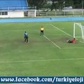 Penaltıda Erken Sevinen Kaleci Bakın Nasıl Gol Yedi (Gülme Garantili)