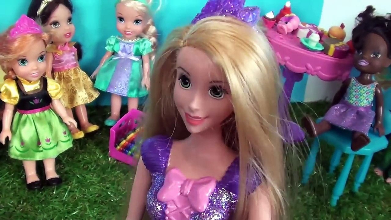 Anna and Elsa Toddlers End of School Party - Laptop Games Fun Kids Play Toys and Dolls Fun Summer