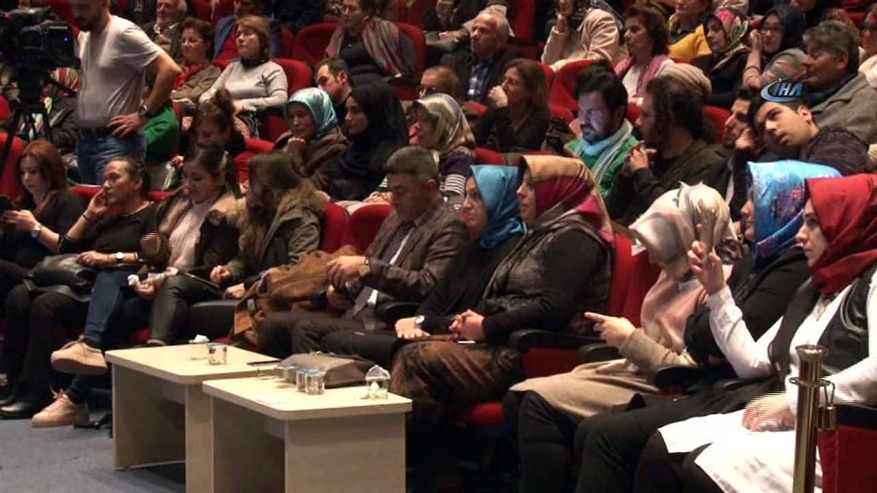 Hülya Koçyiğit Üsküdar’da sevenleriyle buluştu