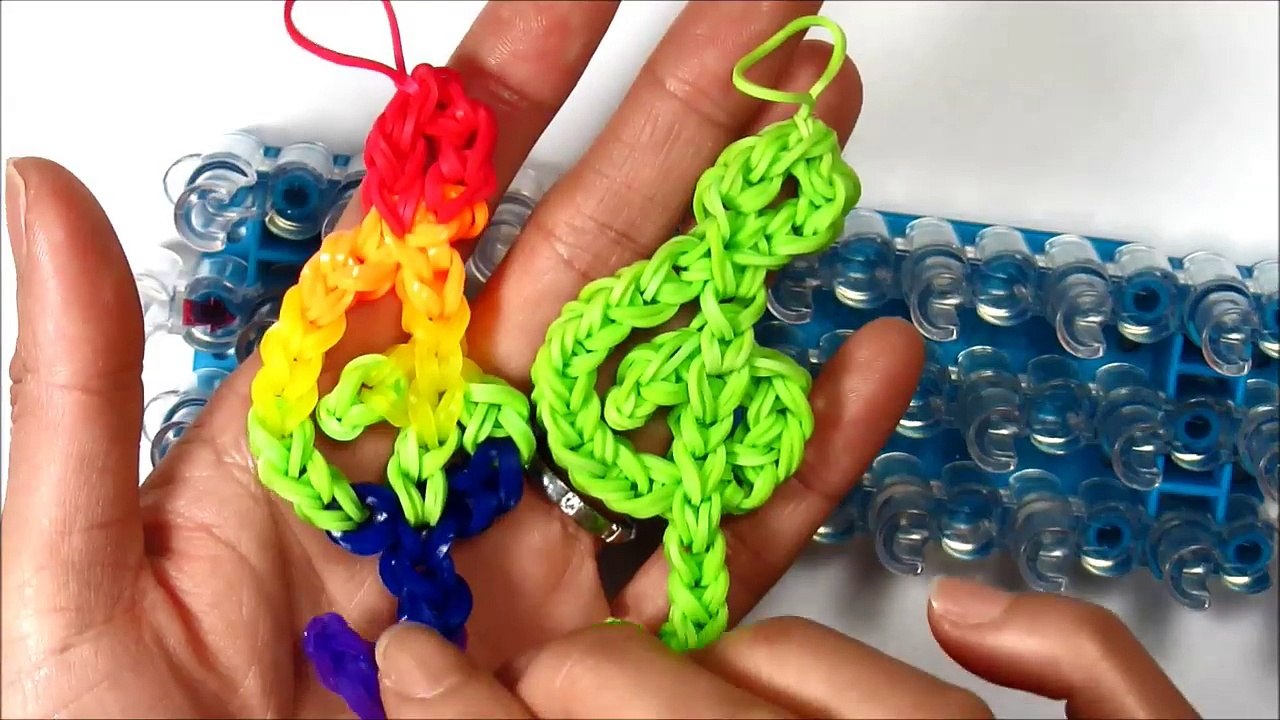 Rainbow Loom Charms: TREBLE CLEF (Music) Design on loom / bands