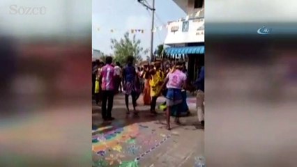 Kamyonet eğlenen kalabalığın arasına daldı