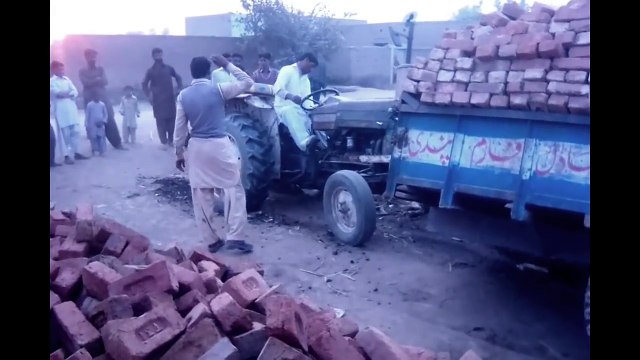 badly tractor stuck tractor pulling fails stuck loaded trolley-tractor videos 2017