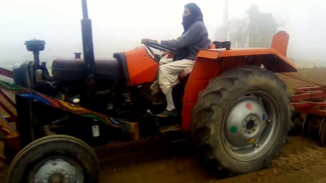 tractor videos ,working on road construction in smoggy weather tractor skills