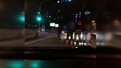 Otomobil arkasında tehlikeli yolculuk kamerada