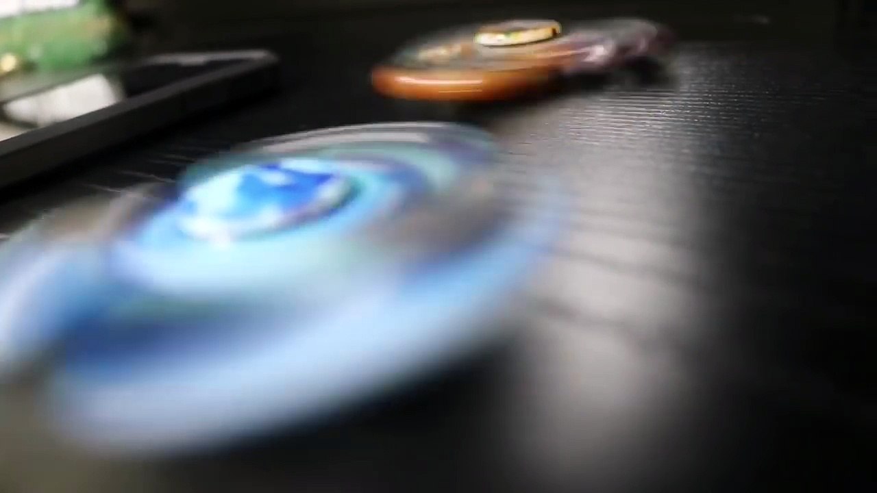 SPINNING 2 FIDGET SPINNERS AT 3AM *3AM CHALLENGE* DO NOT SPIN A FIDGET SPINNER AT 3AM