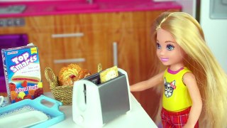 Barbie Esta Resfriada Ken y Sus Hermanas la Cuidan - Barbie Rutina de Mañana en Mansion de Sueños -