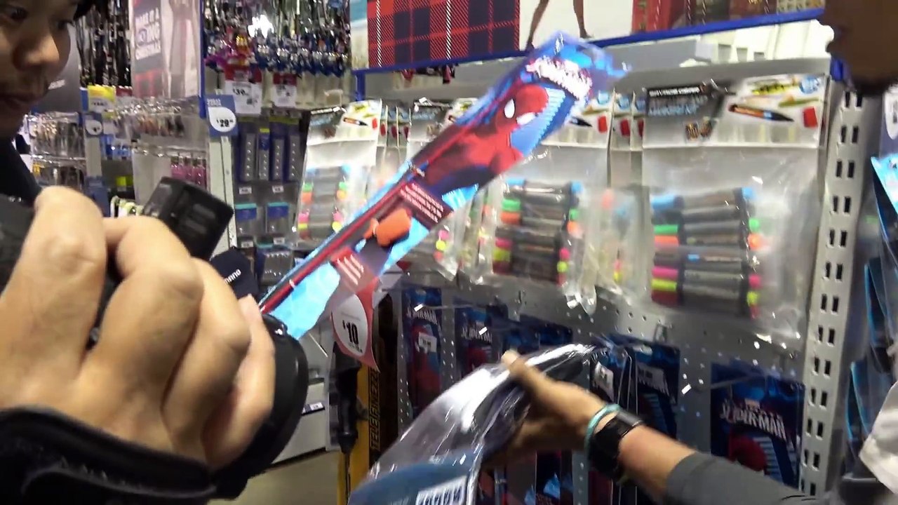 【未公開シーン】オーストラリアの釣具屋でお買い物