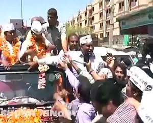 Indian Politician Slapped By A Common Person