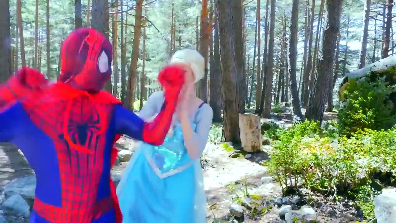 سبيديرجيرل حورية البحر مقابل مهرج المزحة! متعة مزحة والأبطال الخارقين الفيلم ث / سبايدرمان و إلسا